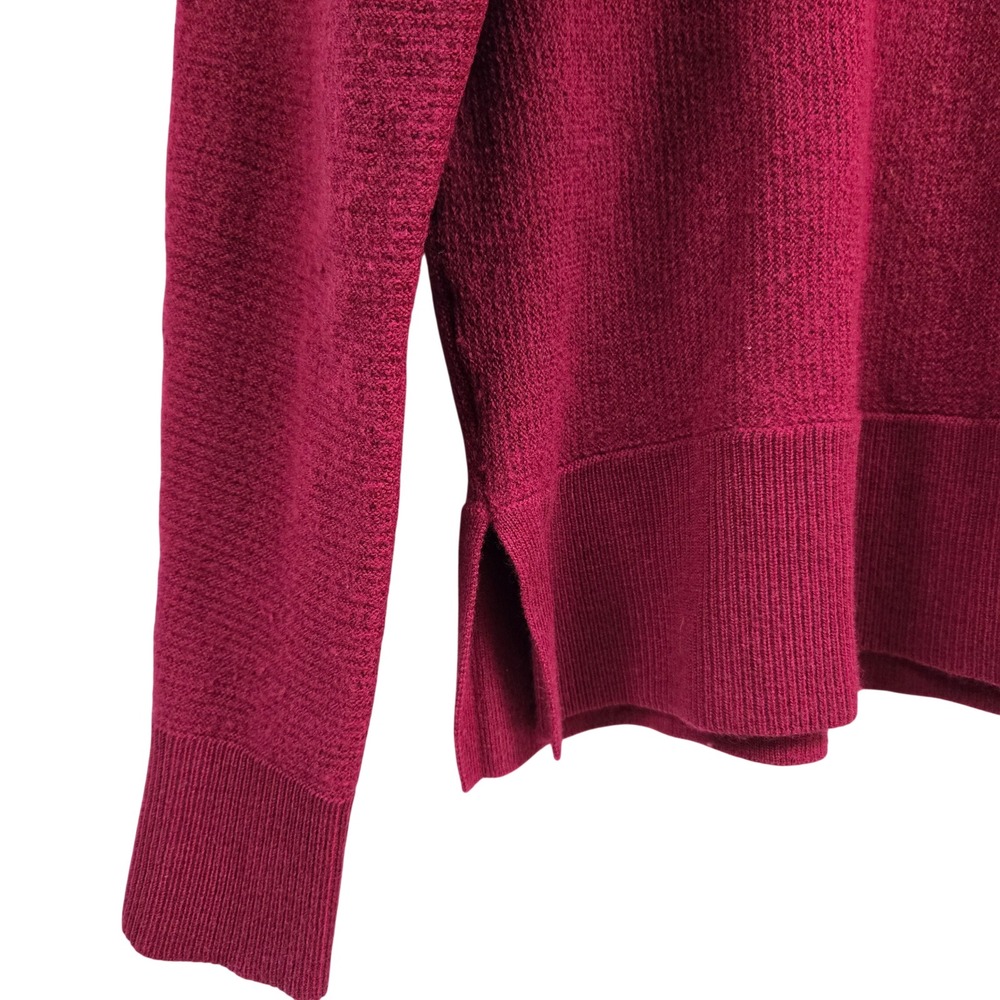 Tahari Womens 100% Extrafine Merino Wool Berry Pink V-Neck Sweater Size M Luxury - Picture 4 of 8